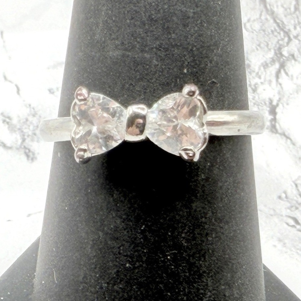 Silver Tone Glass Heart Stones Shaped as Bow Ring Size 8.5